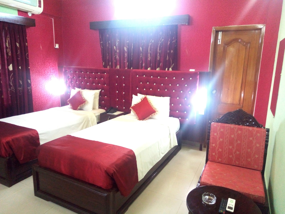 hotel lake view plaza