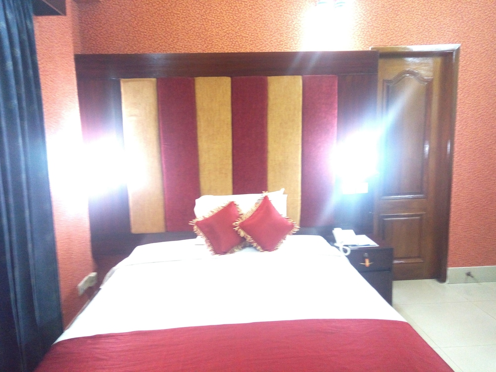 hotel lake view plaza