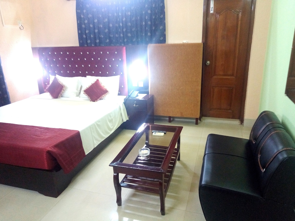 hotel lake view plaza