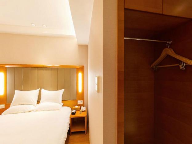 ji hotel shanghai railway station west tianmu road