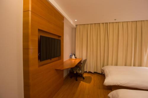 ji hotel shanghai railway station west tianmu road