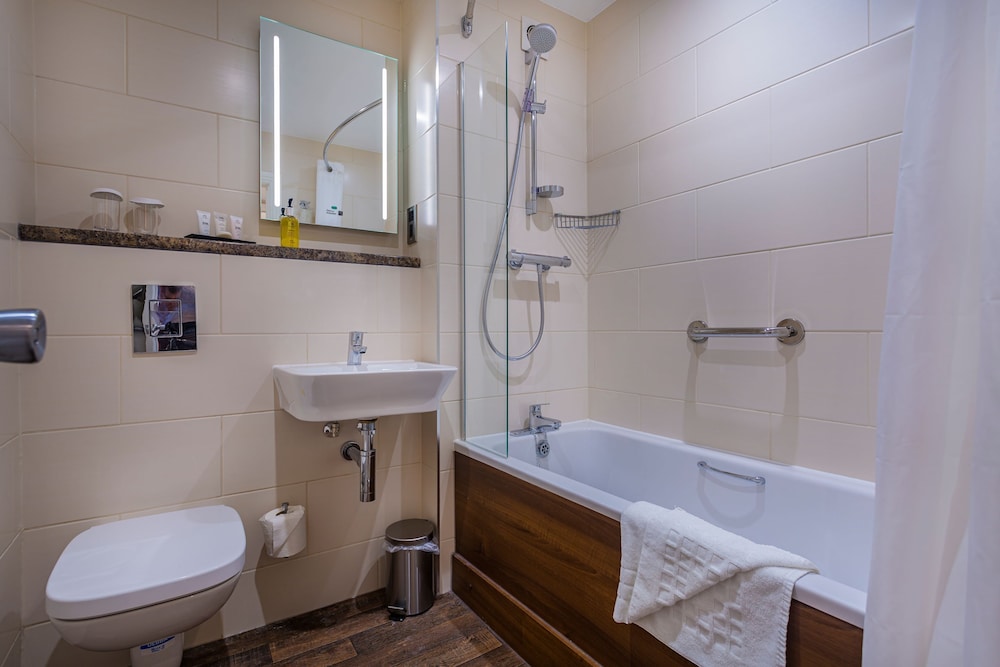 the three swans hotel market harborough leicestershire