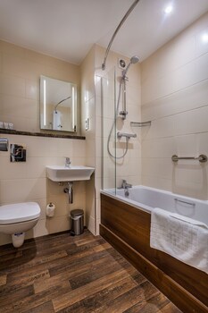the three swans hotel market harborough leicestershire