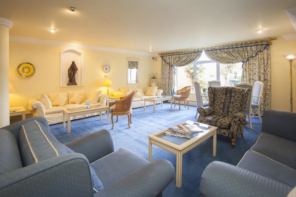 the walnut tree hotel