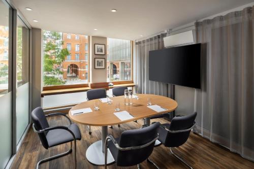 hilton garden inn birmingham brindley place