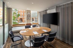 hilton garden inn birmingham brindley place