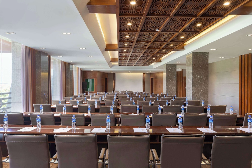 hawthorn by wyndham shangri la old town