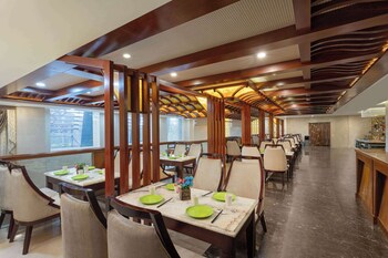 hawthorn by wyndham shangri la old town