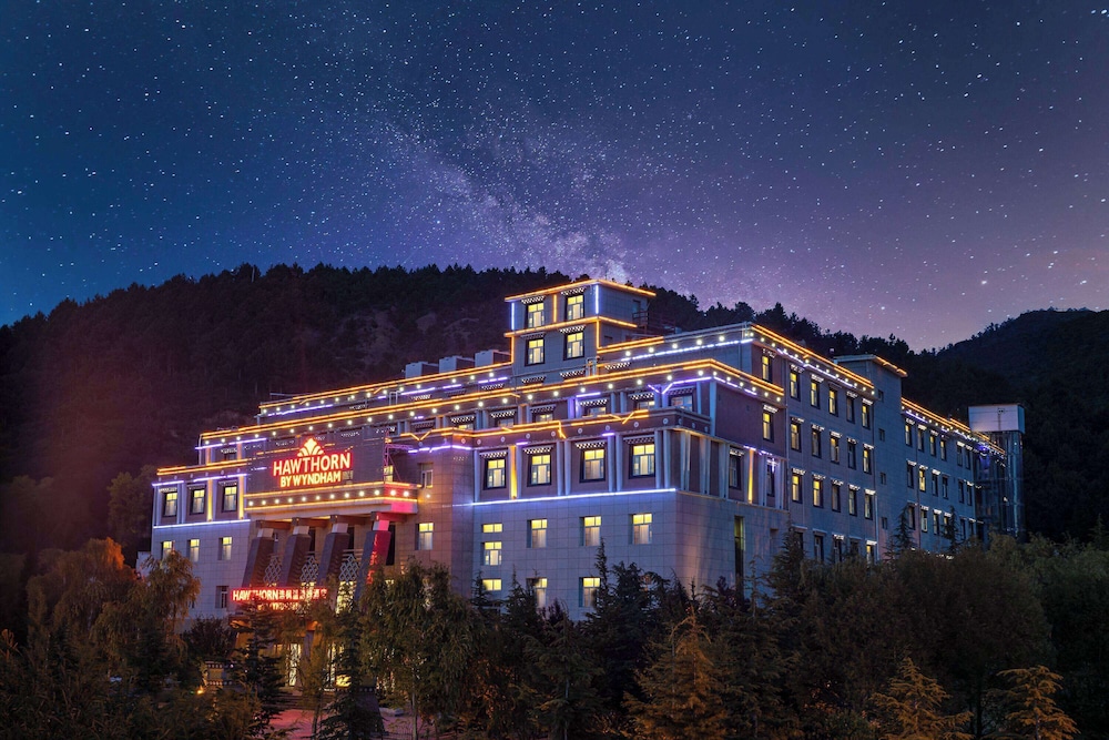 hawthorn by wyndham shangri la old town