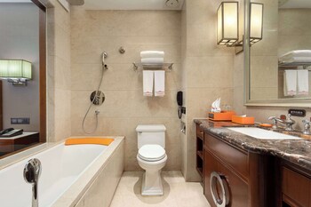 hawthorn by wyndham shangri la old town