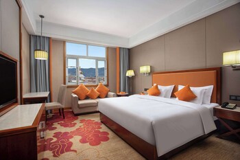 hawthorn by wyndham shangri la old town