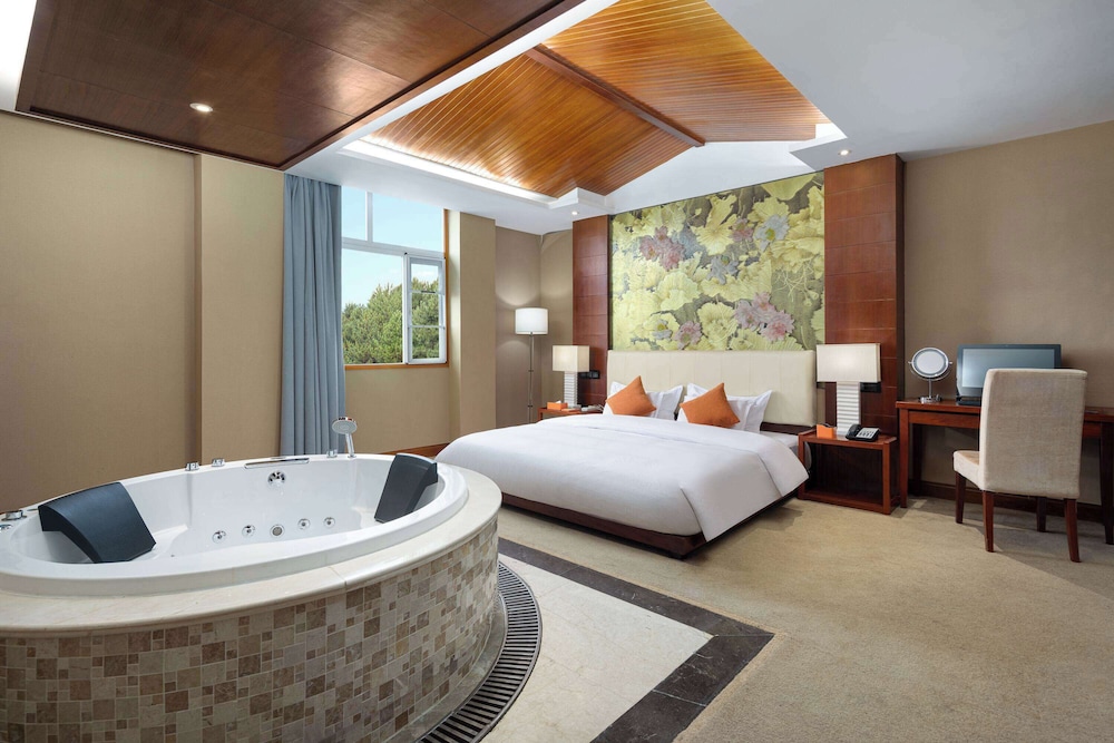 hawthorn by wyndham shangri la old town