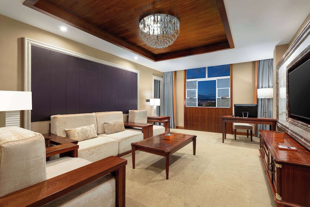 hawthorn by wyndham shangri la old town