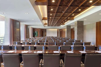 hawthorn by wyndham shangri la old town