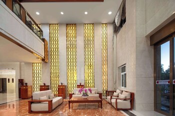 hawthorn by wyndham shangri la old town