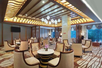 hawthorn by wyndham shangri la old town