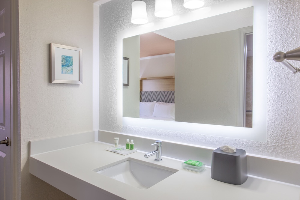 holiday inn and suites boca raton north by ihg