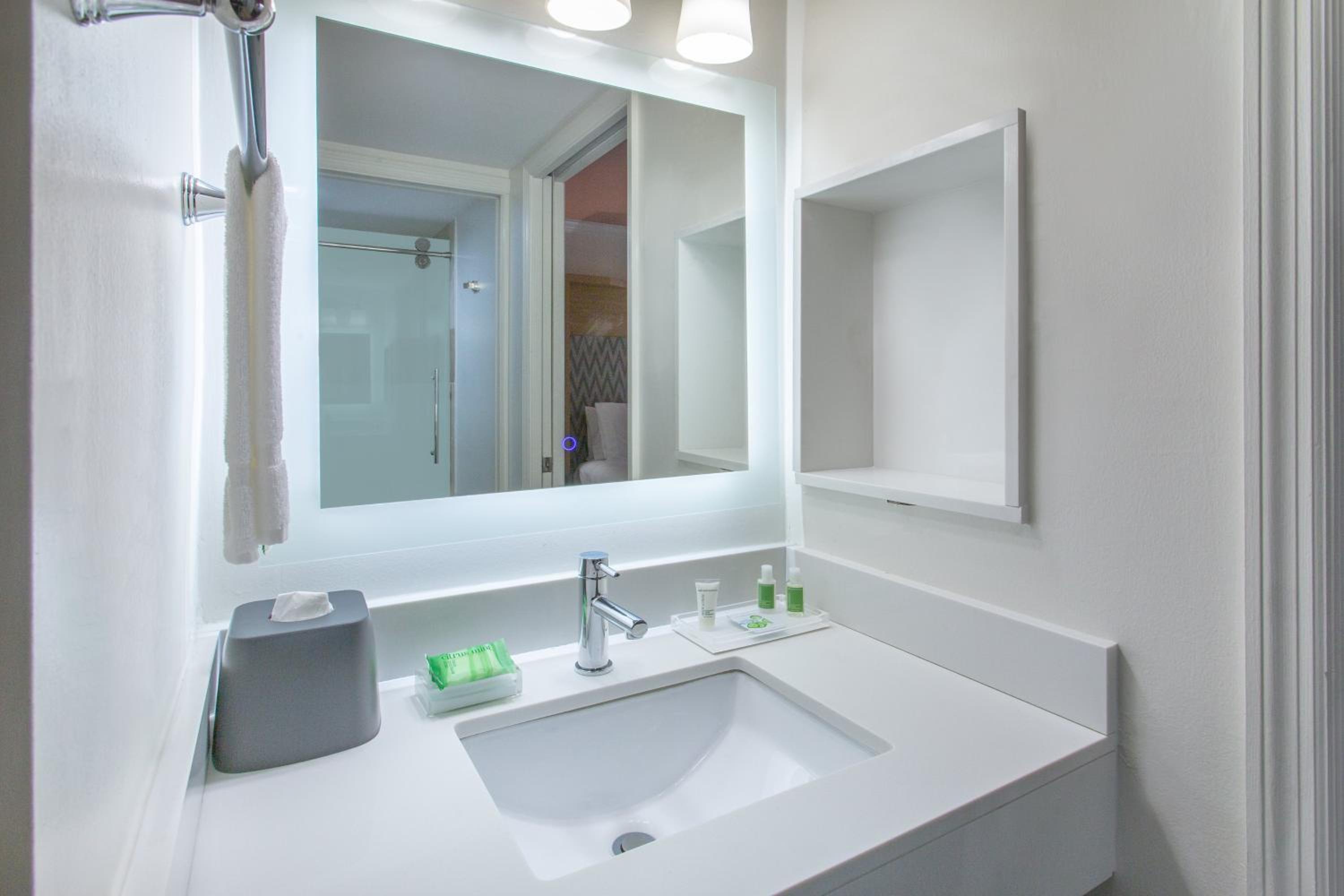 holiday inn and suites boca raton north by ihg