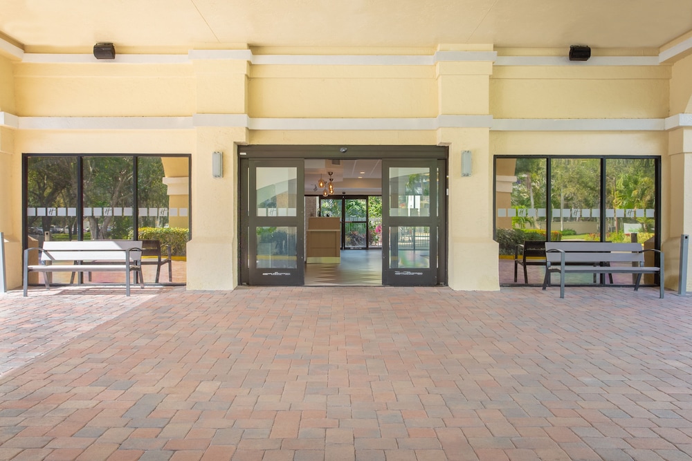 holiday inn and suites boca raton north by ihg