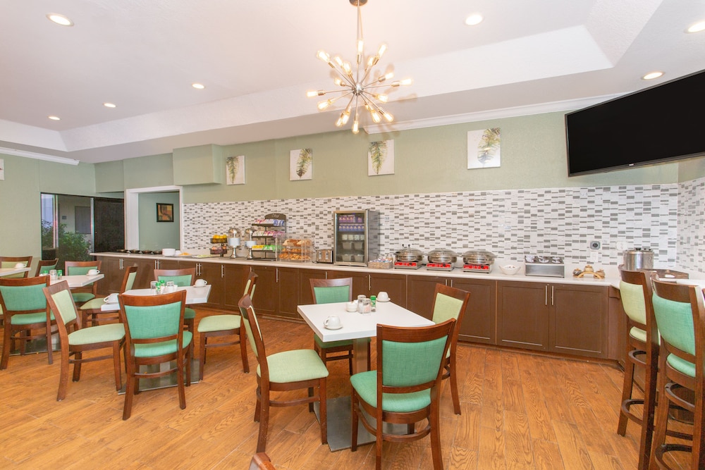 holiday inn and suites boca raton north by ihg
