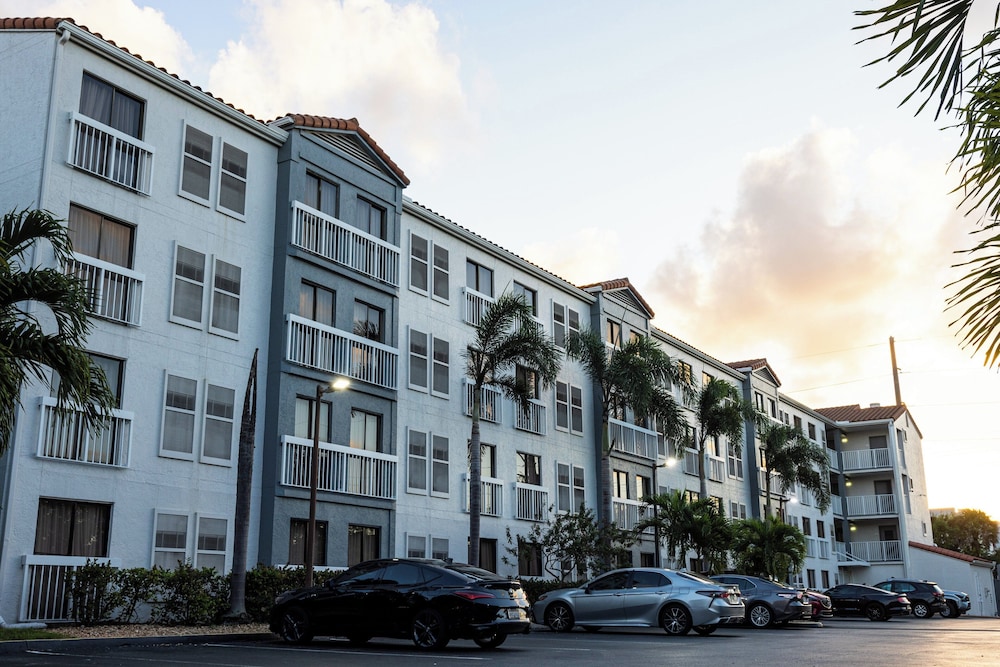 holiday inn and suites boca raton north by ihg