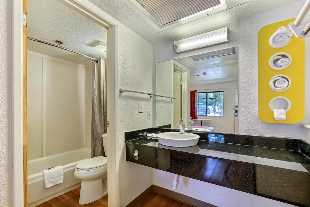 super 8 by wyndham livermore