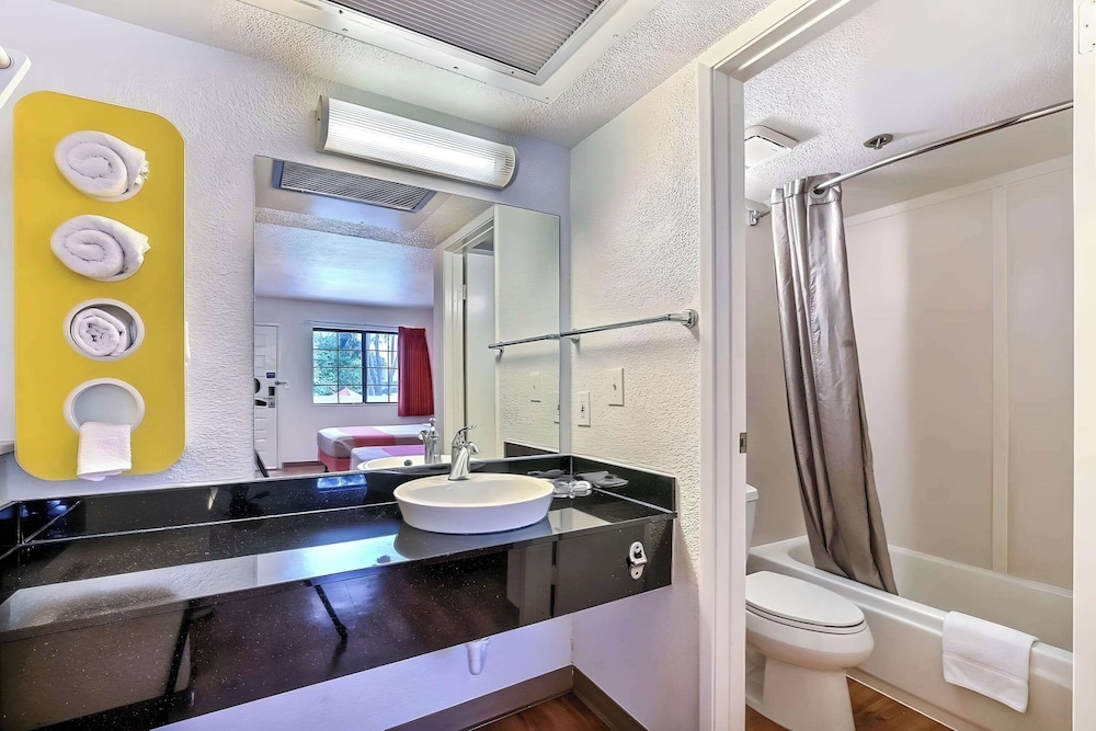 super 8 by wyndham livermore