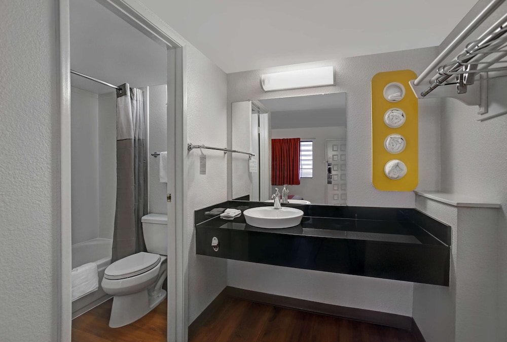 super 8 by wyndham livermore