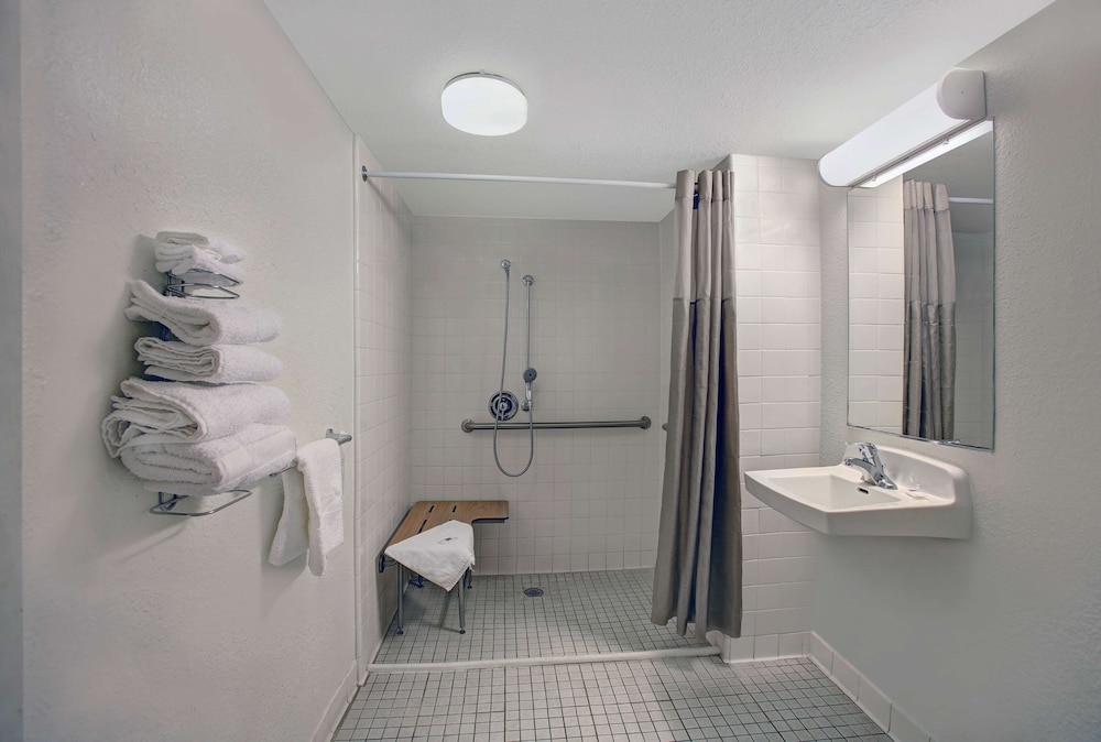 super 8 by wyndham livermore