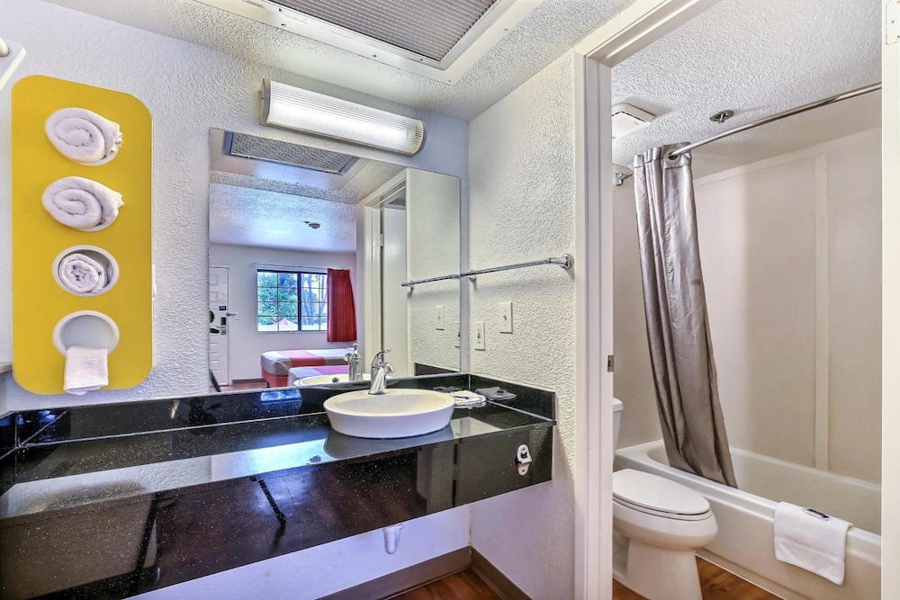super 8 by wyndham livermore