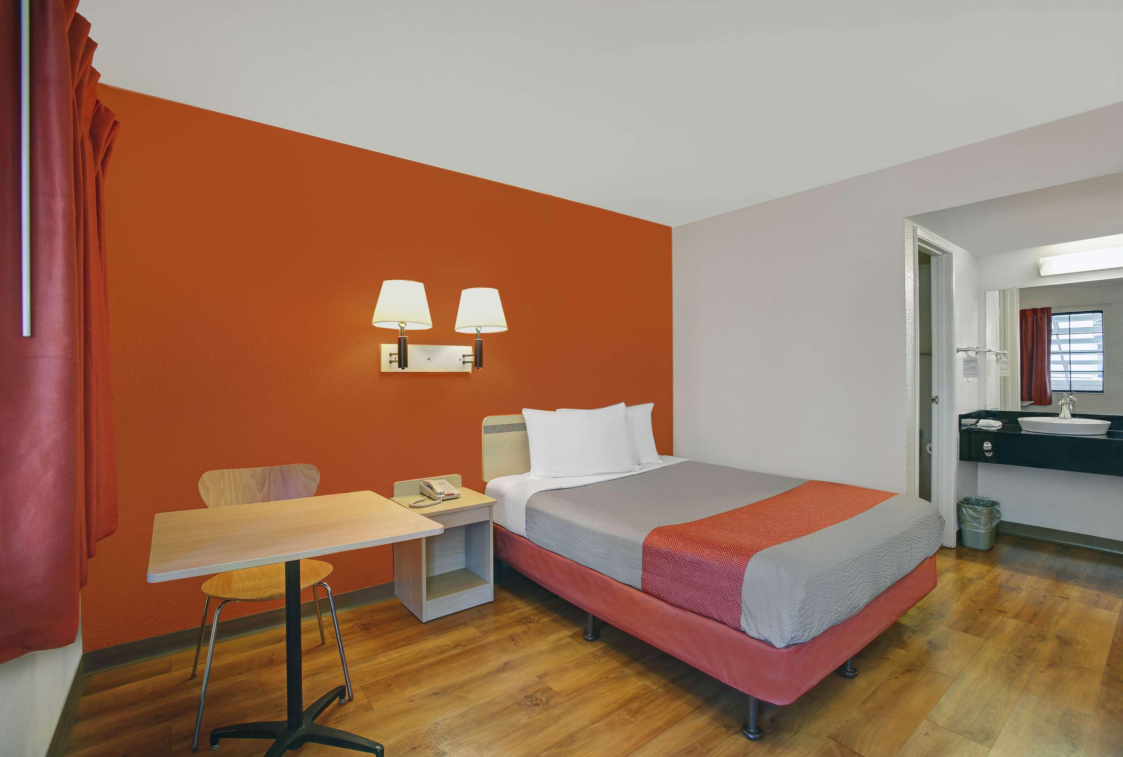 super 8 by wyndham livermore