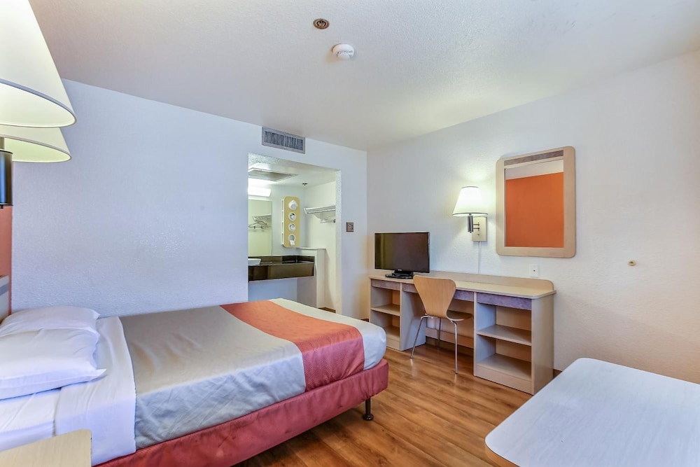super 8 by wyndham livermore