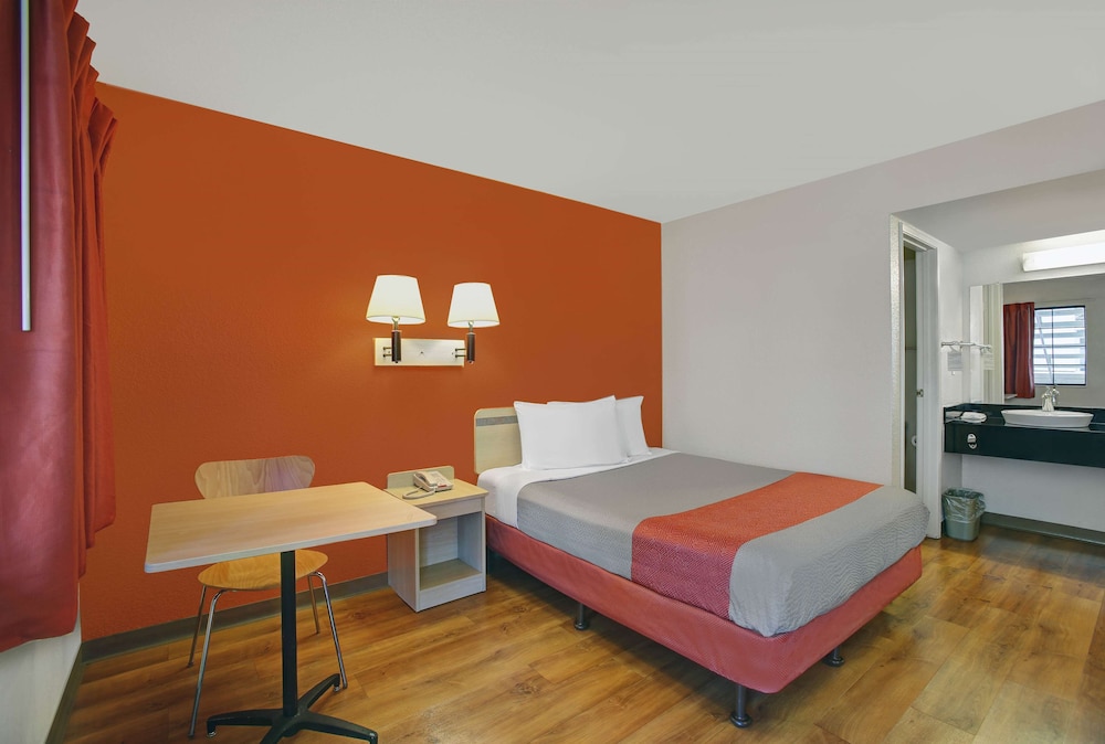 super 8 by wyndham livermore
