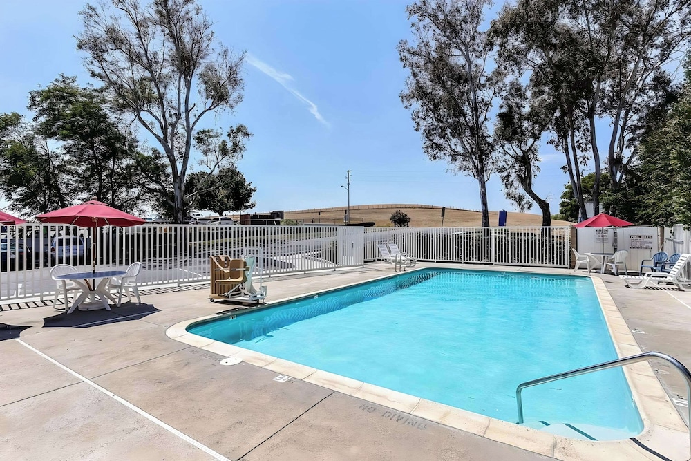 super 8 by wyndham livermore