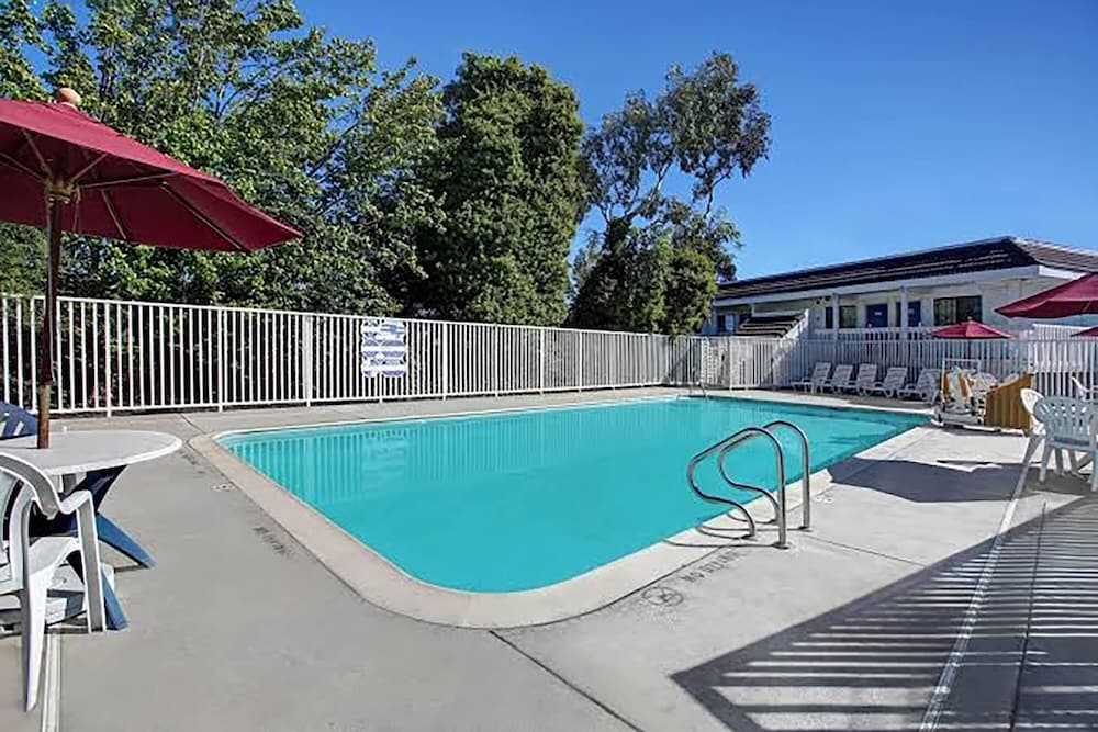 super 8 by wyndham livermore