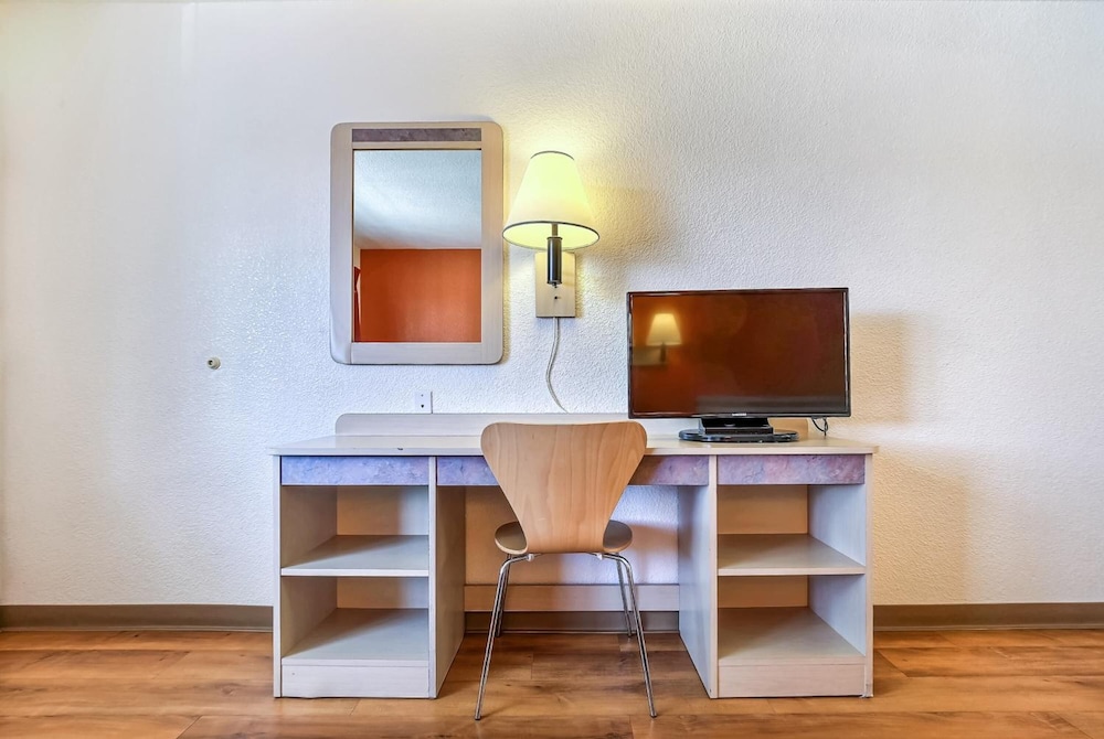 super 8 by wyndham livermore