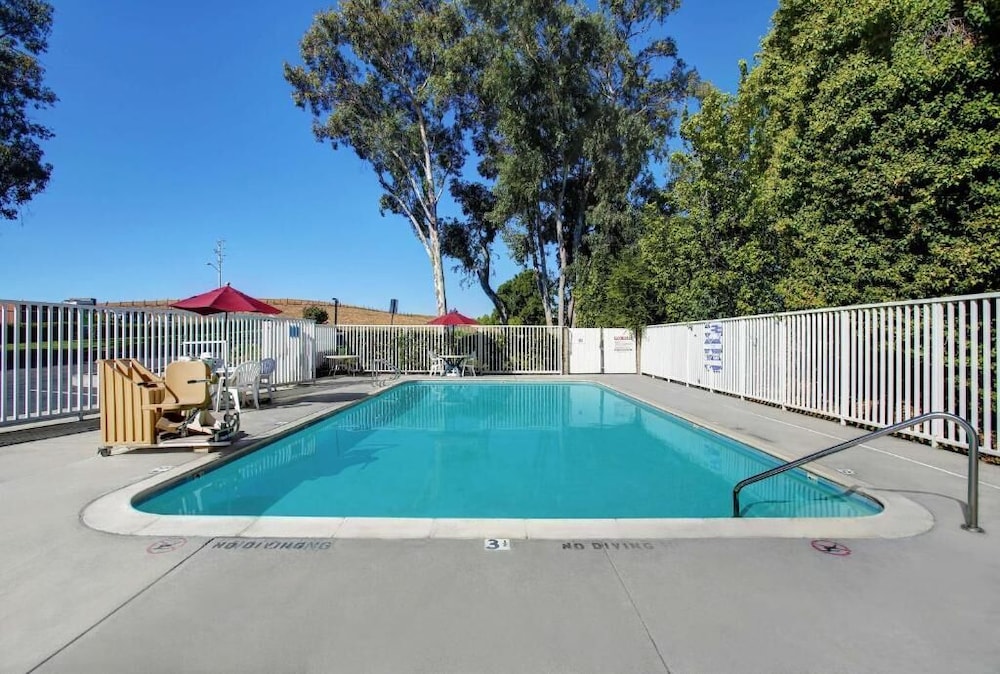 super 8 by wyndham livermore