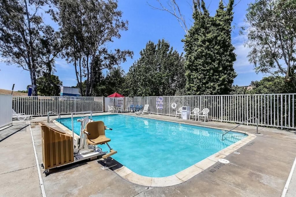 super 8 by wyndham livermore