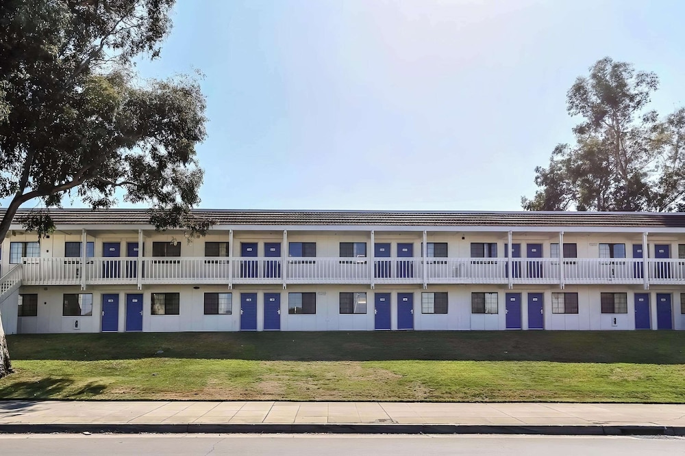 super 8 by wyndham livermore