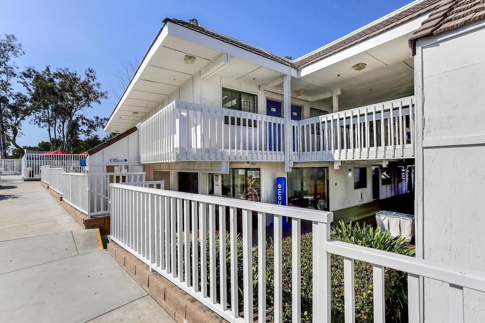 super 8 by wyndham livermore