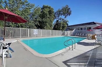 super 8 by wyndham livermore