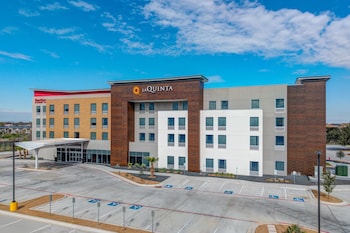 La Quinta Inn & Suites By Wyndham Eagle Pass,,3 star