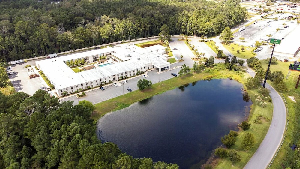 clarks inn savannah airport