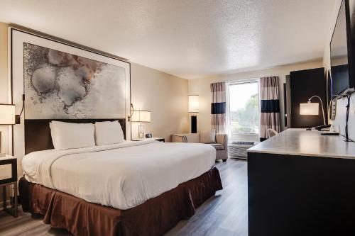 clarks inn savannah airport