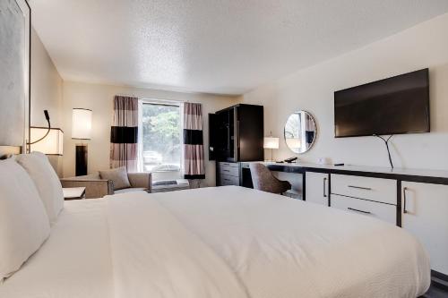 clarks inn savannah airport