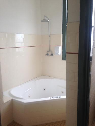 hotel cessnock