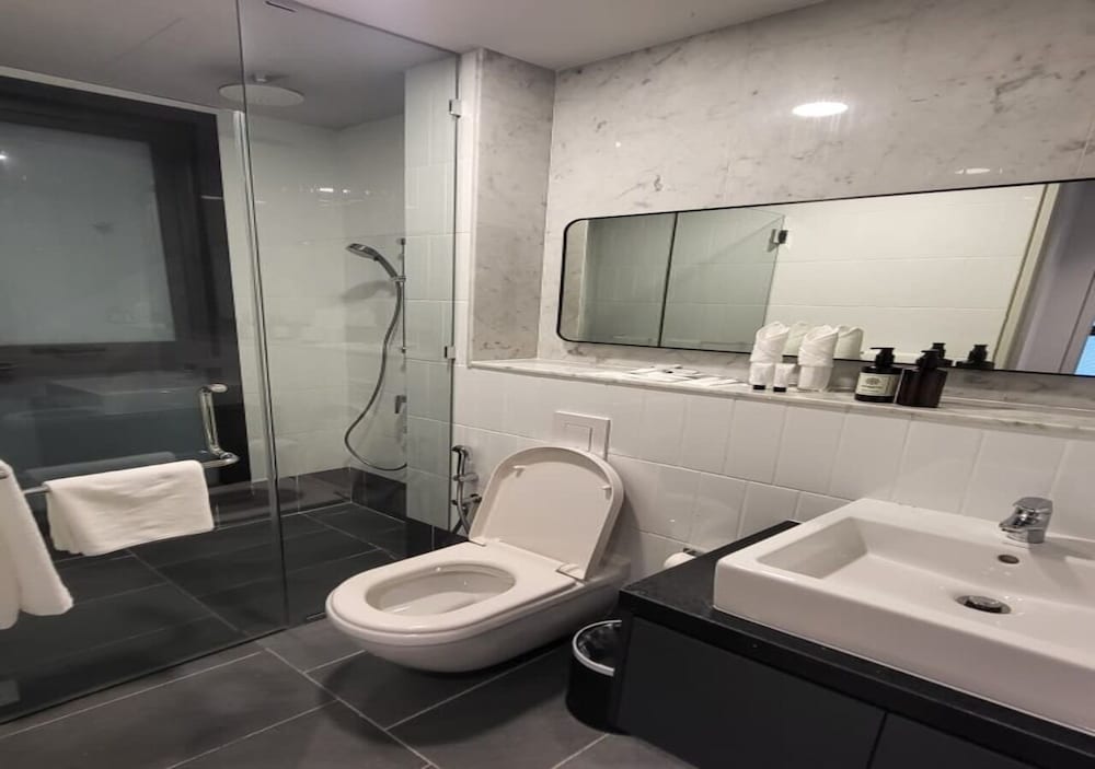 isola klcc hotel trademark collection by wyndham