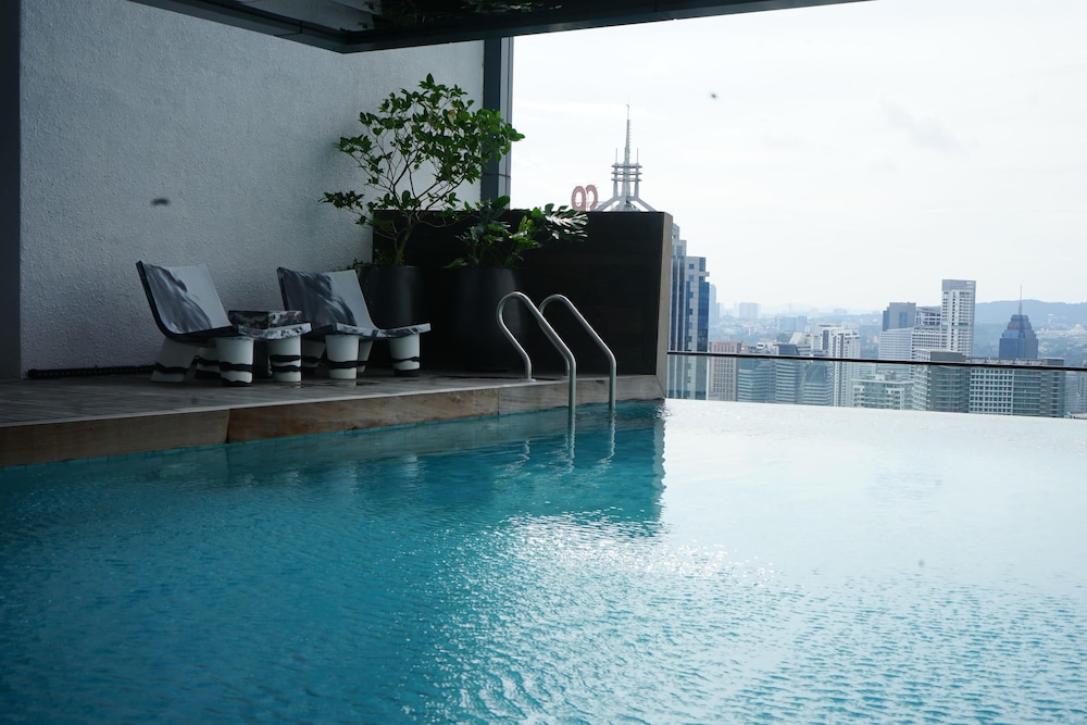 isola klcc hotel trademark collection by wyndham