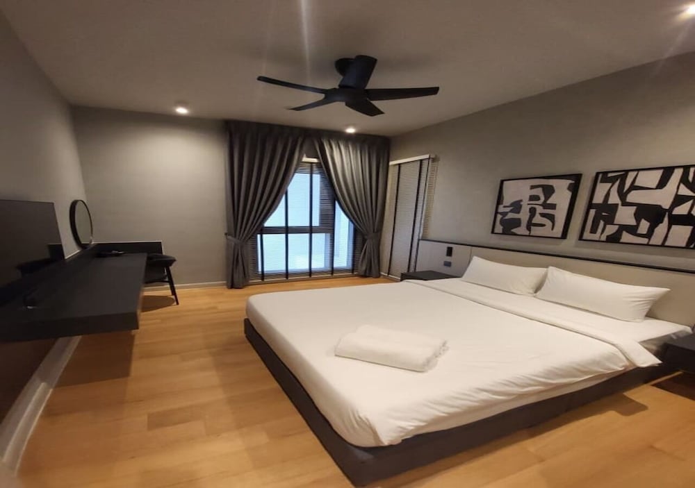 isola klcc hotel trademark collection by wyndham