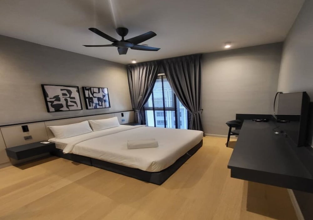 isola klcc hotel trademark collection by wyndham